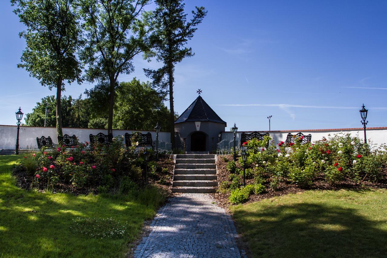 Hotel Panstvi Dlouha Lhota Zewnętrze zdjęcie